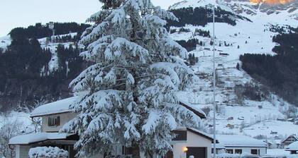 Bel appartement pour 6 personnes avec WIFI, TV et balcon