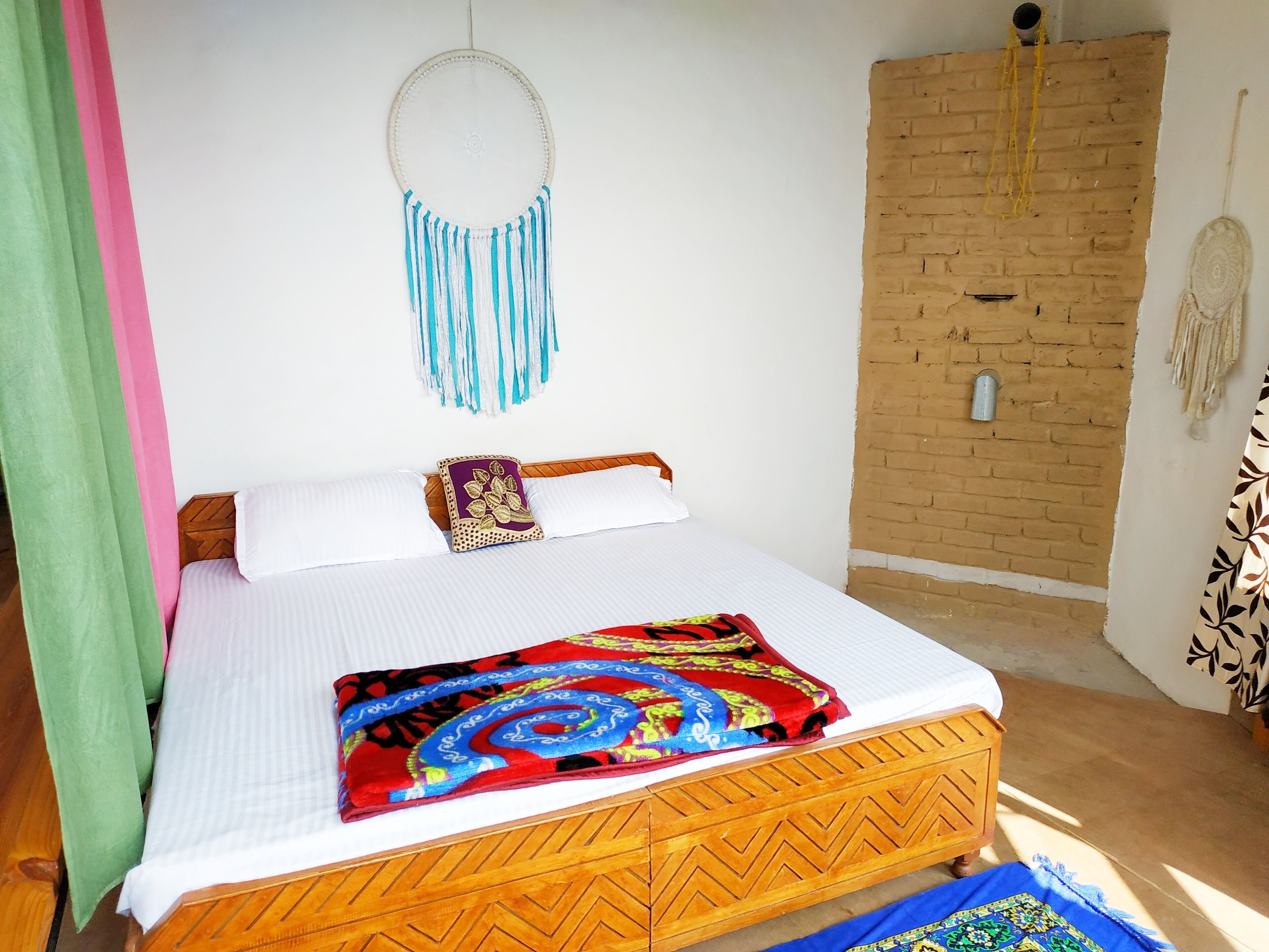 Hill top house 2br, incredible view, old Manali.