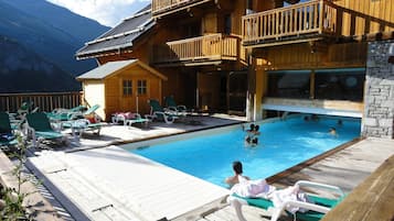 Piscina coperta, piscina all'aperto