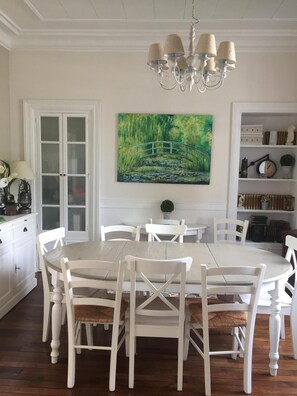 Cafetière/bouilloire, bouilloire électrique, chaise haute