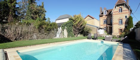 Seasonal outdoor pool, open 10:00 AM to 7:00 PM, sun loungers
