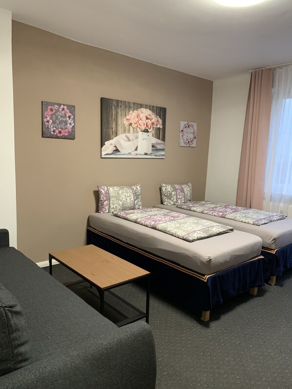 2 habitaciones, tabla de planchar con plancha y wifi gratis 