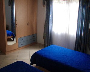 3 Schlafzimmer, Zimmersafe, Bügeleisen/Bügelbrett, WLAN