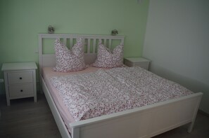 1 bedroom, iron/ironing board, travel cot, WiFi
