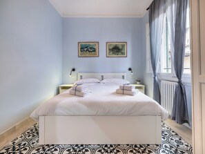 3 chambres, bureau, fer et planche à repasser, accès au Wi-Fi (inclus)