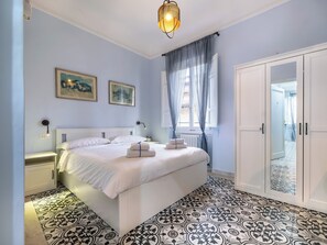 3 habitaciones, escritorio, tabla de planchar con plancha y wifi gratis 