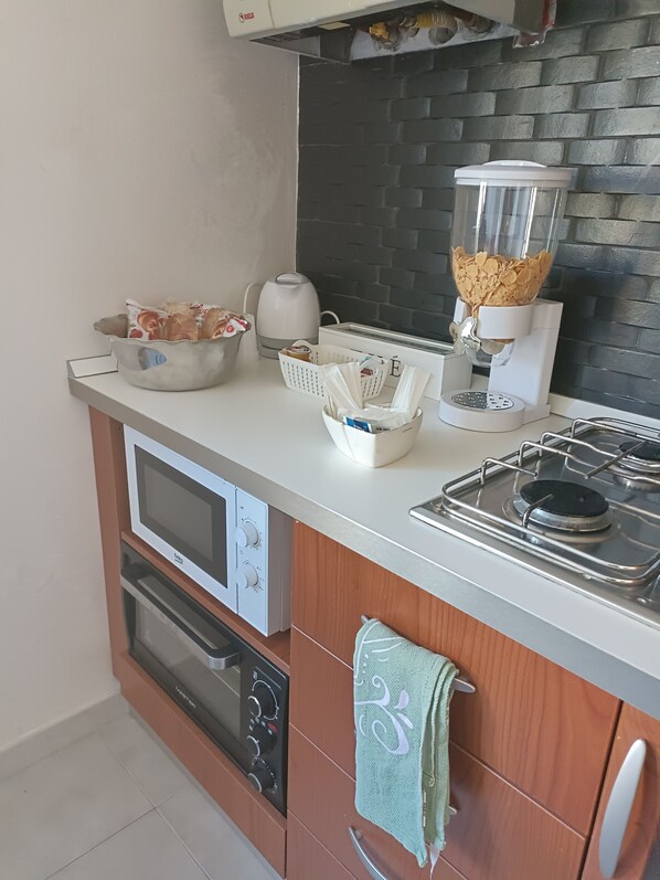 Réfrigérateur dans l'espace commun, micro-ondes dans l'espace commun