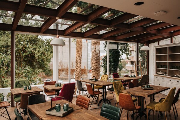 Sudah termasuk sarapan prasmanan setiap hari