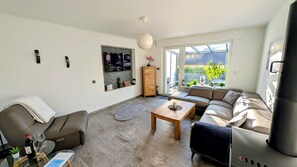 Unclassified image, 2 of 14, button