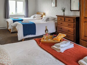 4 bedrooms, free WiFi, bed sheets