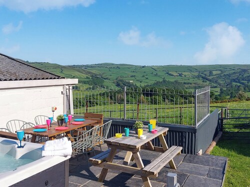 4 bedroom accommodation in Nantglyn, near Denbigh