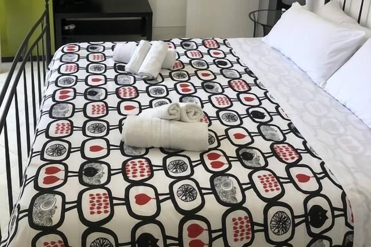 Minibar, desk, cots/infant beds, free WiFi