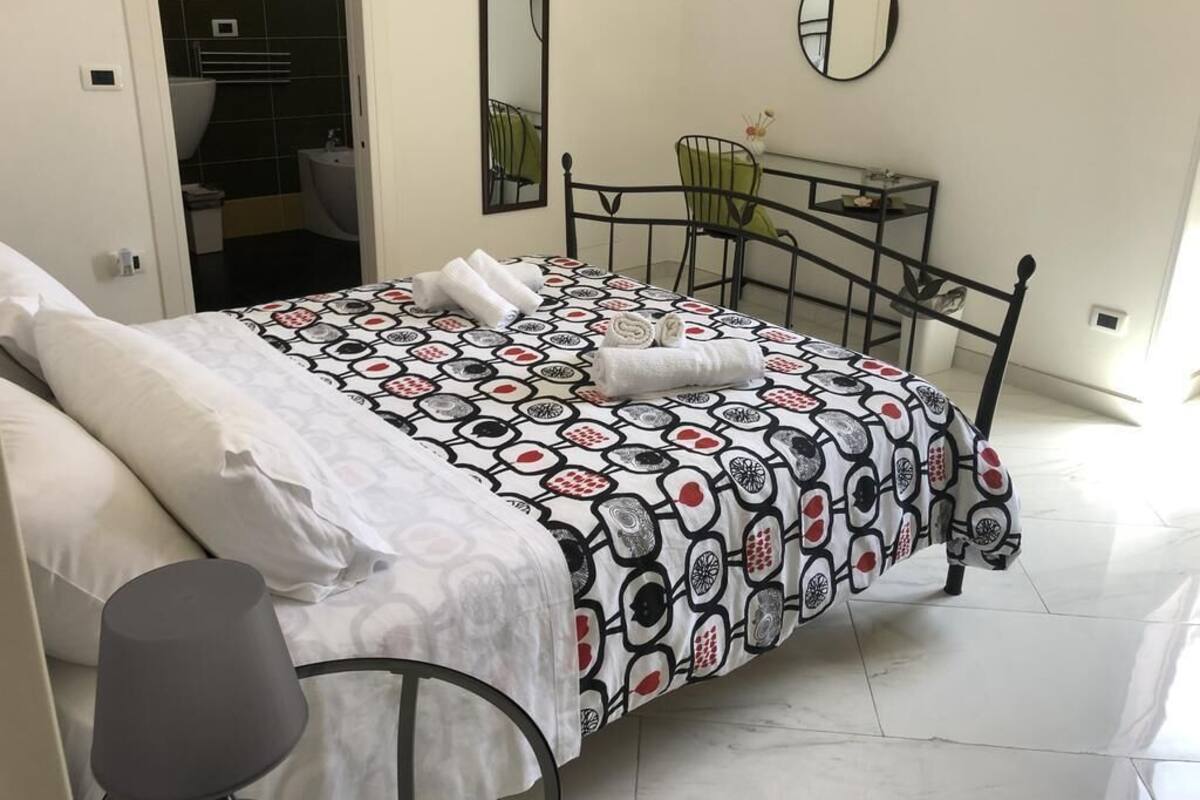 Minibar, desk, cots/infant beds, free WiFi