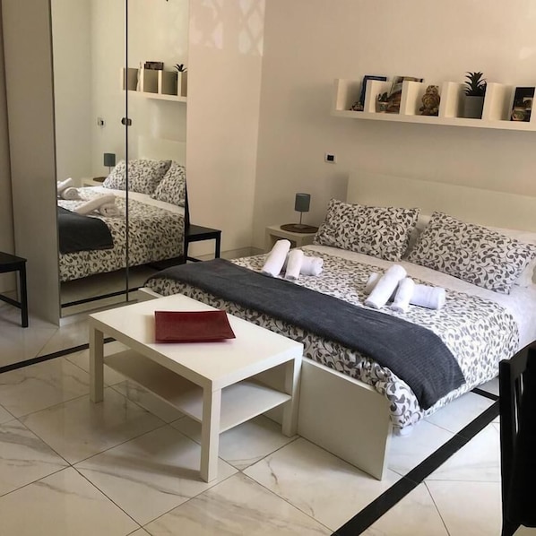 Minibar, desk, cots/infant beds, free WiFi