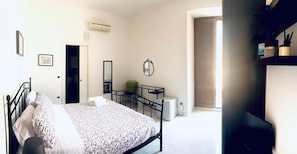 Minibar, desk, cots/infant beds, free WiFi