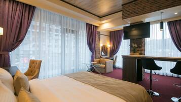 Luksusstudiosviitti | Yksityinen keittonurkkaus | Syöttötuoli