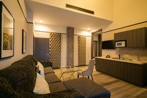 Rom – executive | Oppholdsrom | LED-TV, peis og oppvarmet gulv