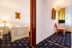 2 bedrooms, soundproofing, free WiFi, bed sheets