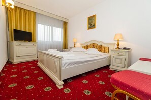 Soundproofing, free WiFi, bed sheets - Hotel Cetate (Alba Iulia)