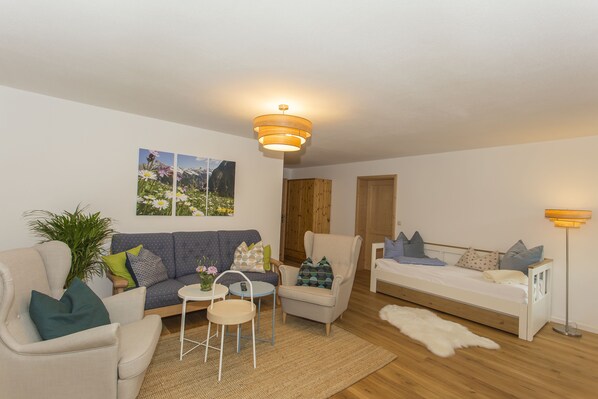 Appartement, rez-de-chaussée (Schönes Ammertal 2) | Coin séjour | TV connectée
