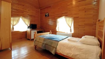 Standard Single Room | Dihias secara berasingan, dilengkapkan perabot secara berasingan, meja