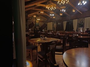 Breakfast and dinner served - Lake Cildir Lodge (Cildir)