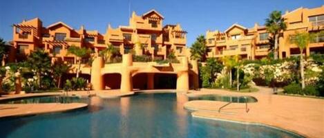 Außenpool, Liegestühle