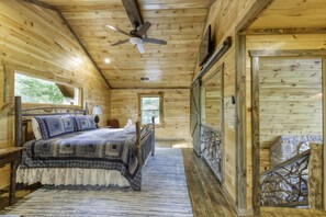 3 bedrooms, iron/ironing board, free WiFi, bed sheets - Fireside Retreat- Blue Ridge, GA (Blue Ridge)