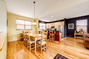 Dining - Exceptional Views, Large Townhome, Hot Tub, Pool, Private Garage 97A (Silverthorne)