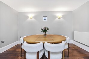 Dining - Large family apartment with private terrace (London)