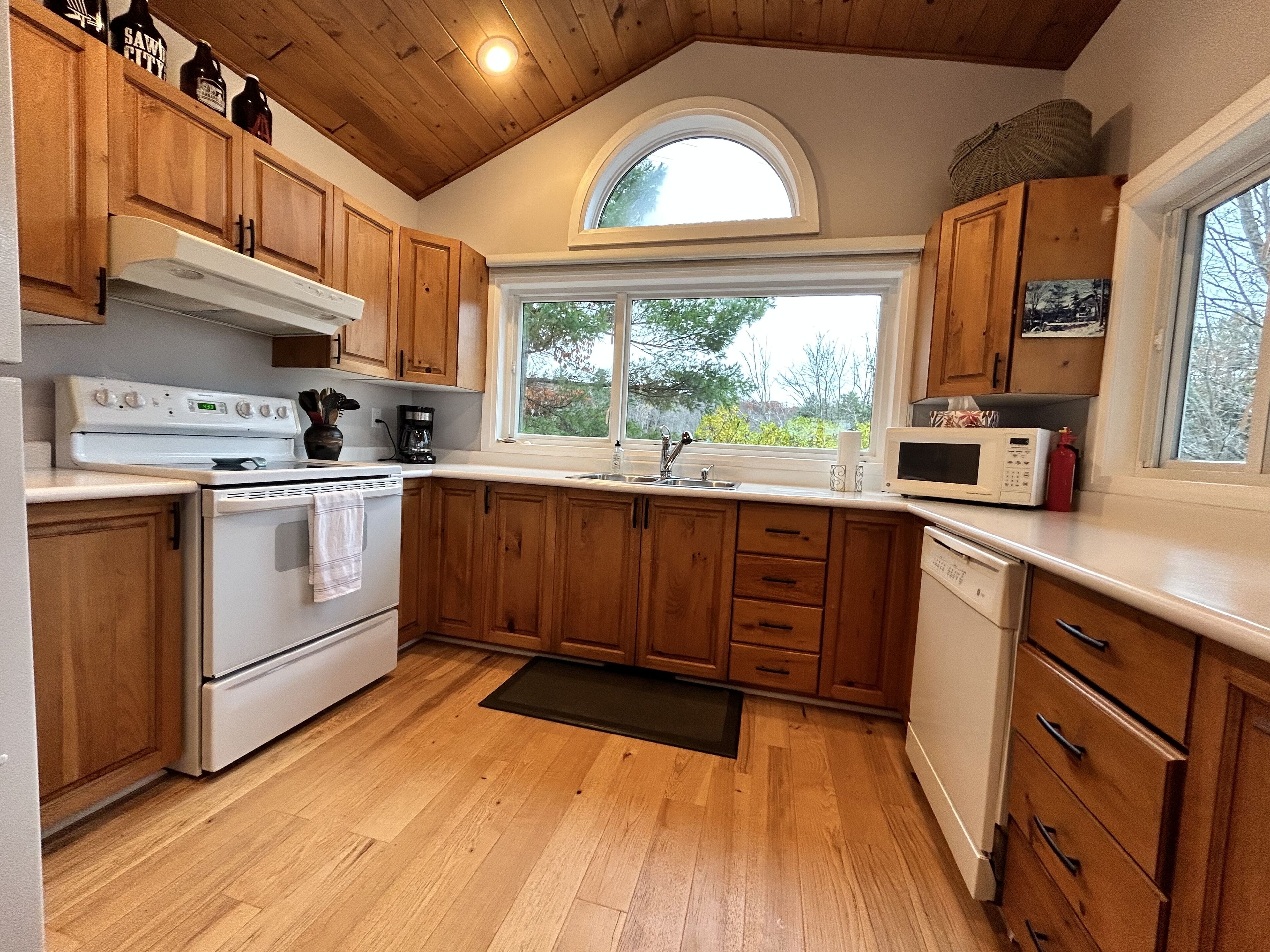 Cozy Four Season Cottage on Brandy Lake