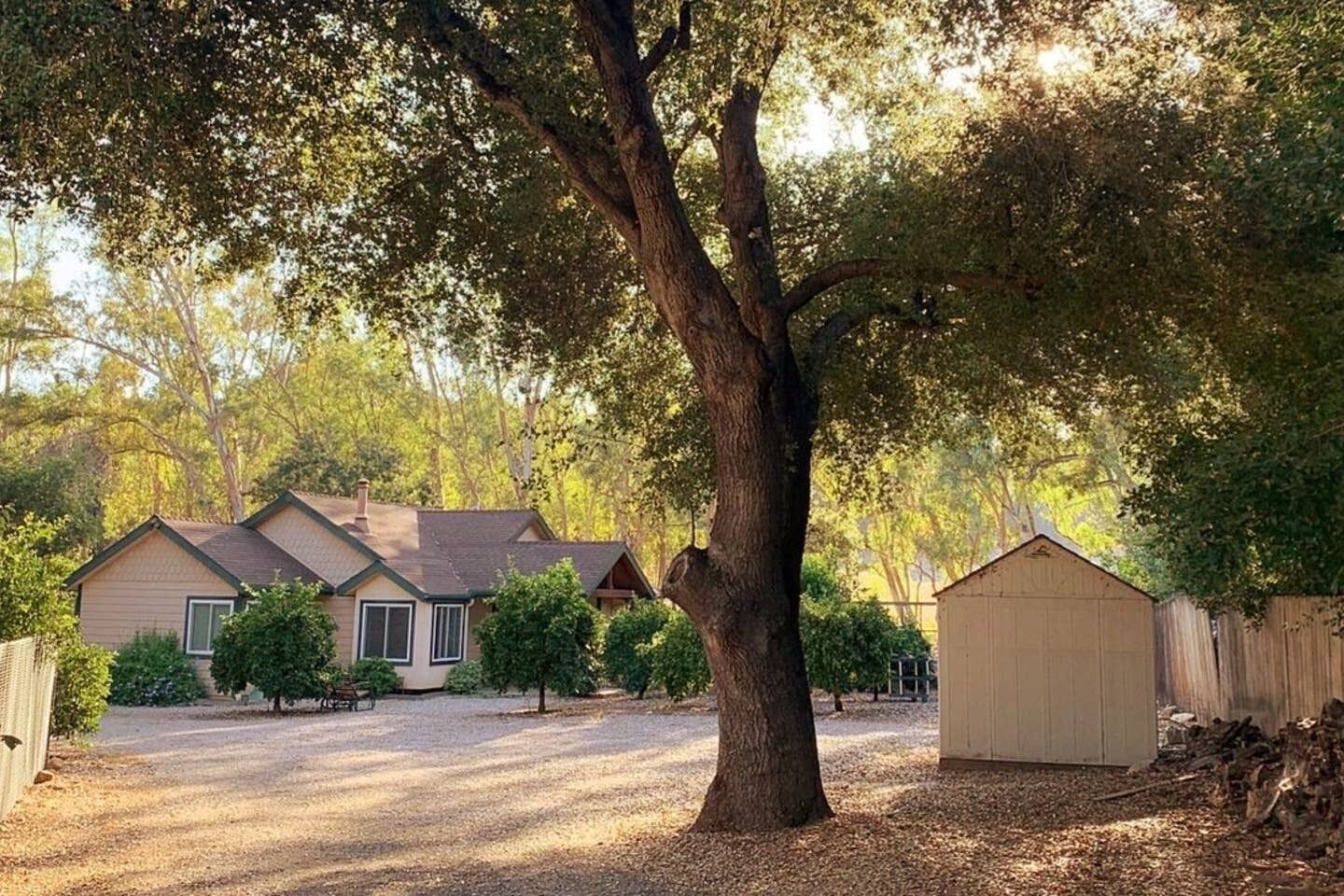 Peaceful Ojai Arbolada Cottage