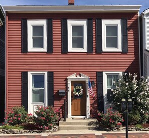 Exterior detail - Downtown Lebanon, Near Kings Island, Lovely Historic Home, 1st Flr, Washer/Dryer (Lebanon)