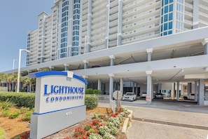 Exterior - Lighthouse 908 Beachfront condo by FND LLC short walk to Hangout (Gulf Shores)