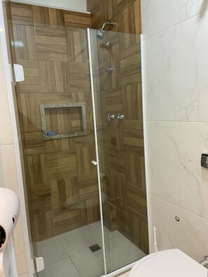 Shower, hair dryer, toilet paper - Cozy beachfront studio apartment 50m from the sea. Ouro Preto and Sabará (Guarujá)