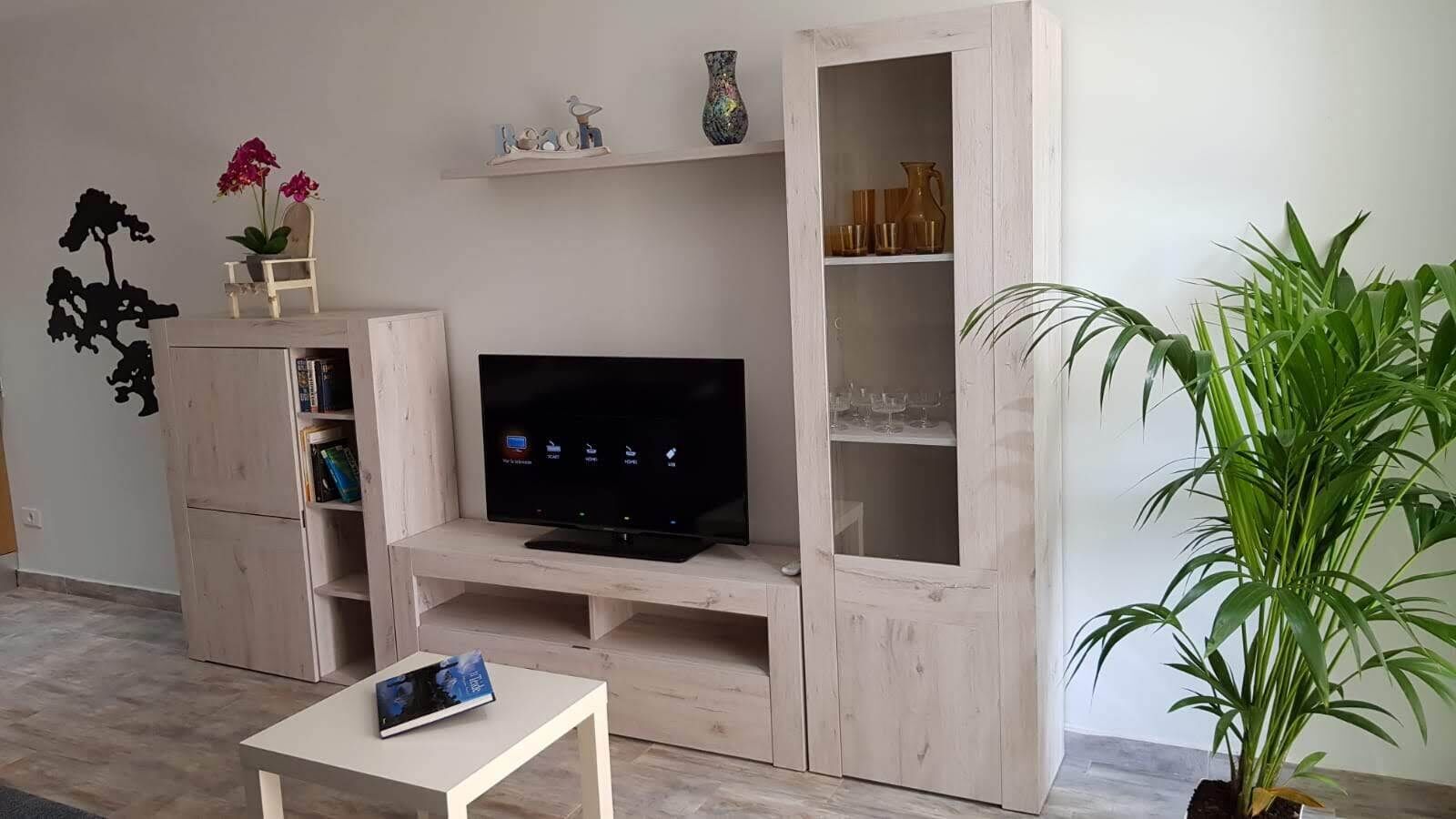 TABLE OF THE SEA, SEAVIEWS & SUNSETS