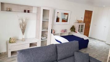 2 bedrooms, iron/ironing board, travel cot, free WiFi