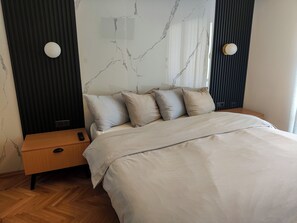 Apartamento, vista para a montanha | 1 quarto, individualmente decorados, individualmente mobiliados