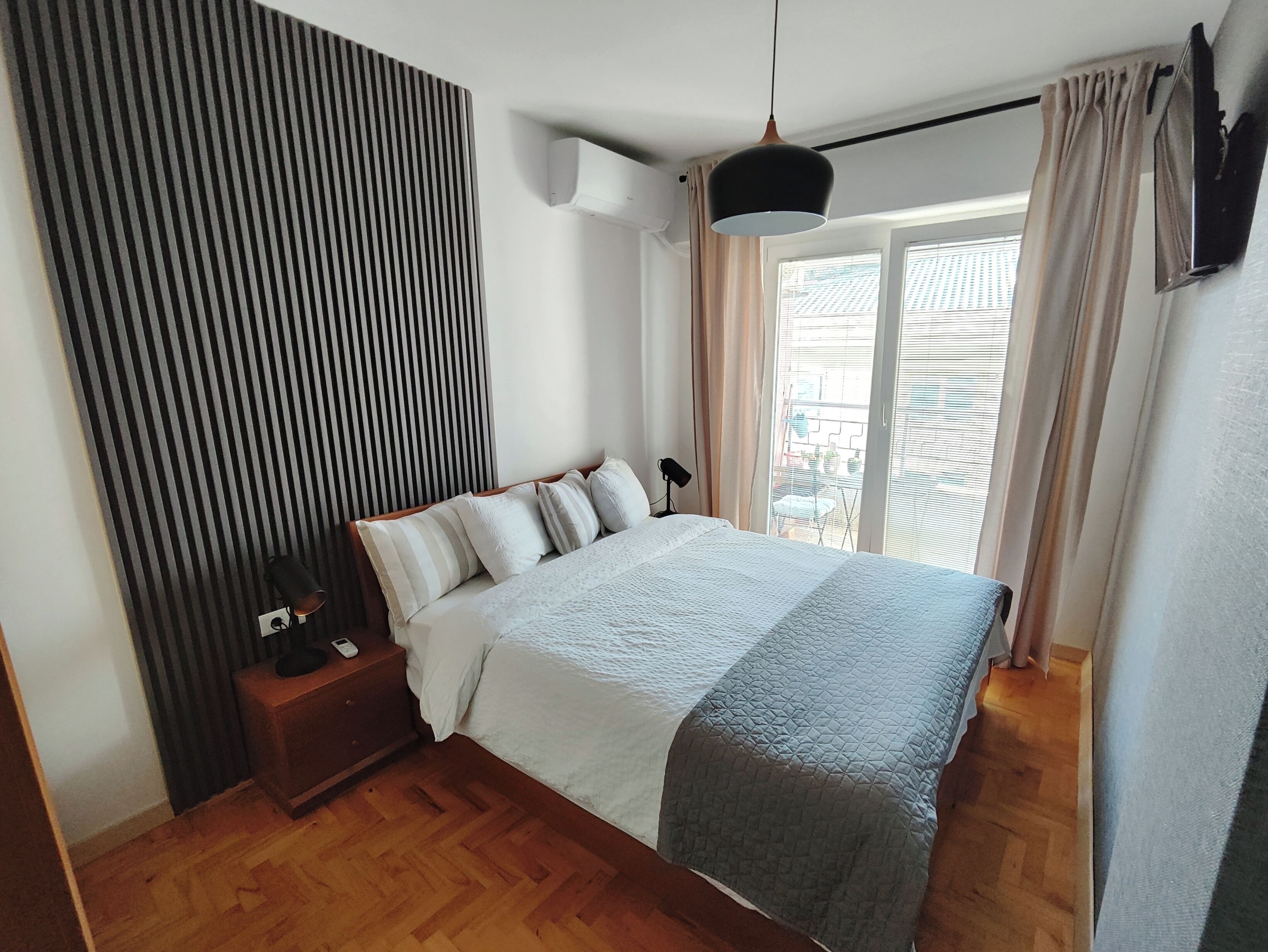 Lägenhet | 1 sovrum, individuell inredning, unika möbler och arbetsyta för laptop