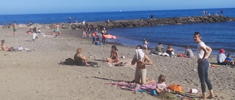 Una spiaggia nelle vicinanze