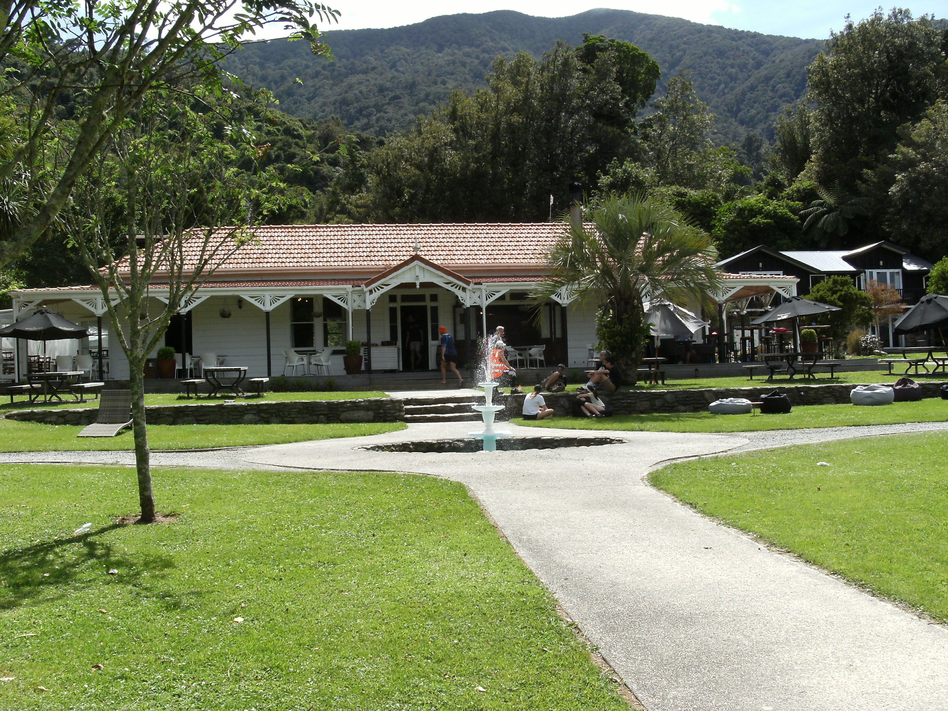 Furneaux Lodge only 15minute walk from the bach
