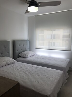 3 bedrooms, iron/ironing board, bed sheets
