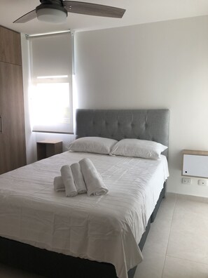 3 chambres, fer et planche à repasser, draps fournis