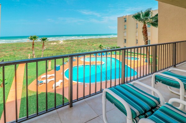 Outdoor pool - Beach House Bliss: Stay 7+, get 10% off your sandy getaway! (South Padre Island)