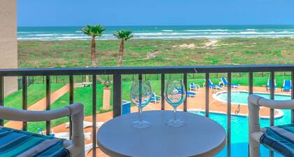 Beach House Bliss: Stay 7+, get 10% off your sandy getaway!