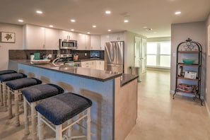 Fridge, microwave, oven, stovetop - Beach House Bliss: Stay 7+, get 10% off your sandy getaway! (South Padre Island)