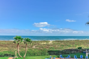 Property grounds - Beach House Bliss: Stay 7+, get 10% off your sandy getaway! (South Padre Island)