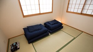 4 habitaciones, escritorio, tabla de planchar con plancha y wifi gratis 