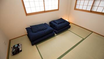 Family House | 4 bedrooms, desk, iron/ironing board, free WiFi