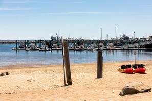 Plage à proximité, chaises longues